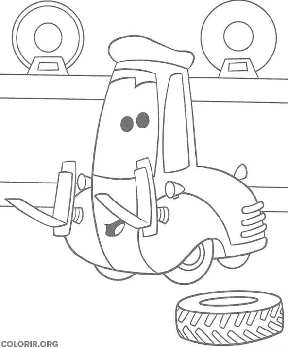 Guido Ao Lado de Pneus